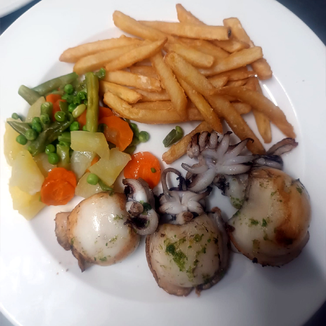 Sípia a la planxa amb patates